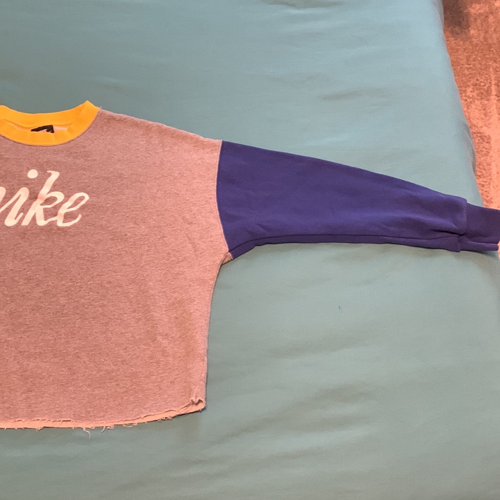 Nike Color Block Cropped CrewNeck Sweatshirt Size Small - Picture 4 of 6